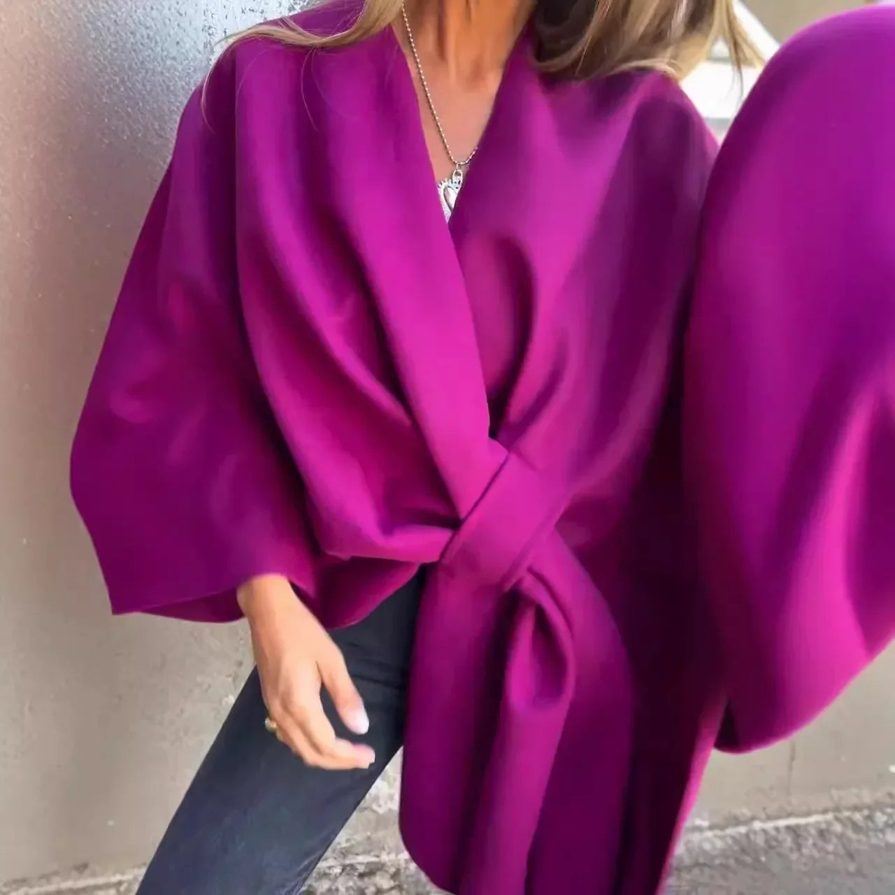 Casaco Santiago™ em Lã Premium com Design Poncho Minimalista / Uma Peça de Presença, Sofisticação e Elegância Atemporal!