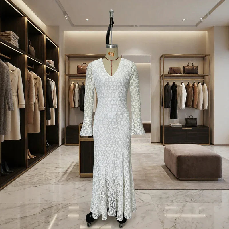 Vestido Blanche Obsession™ em Renda Floral Delicada com Caimento Sutilmente Ajustado