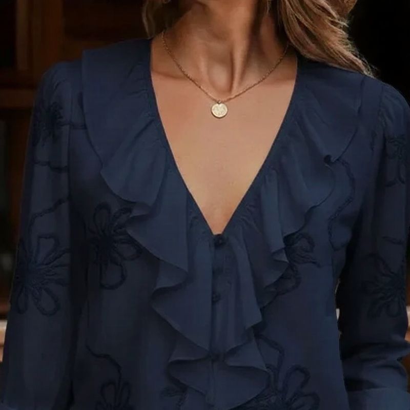 Blusa Anneliese™ Decote em V com Babados Frontais e Bordados Florais