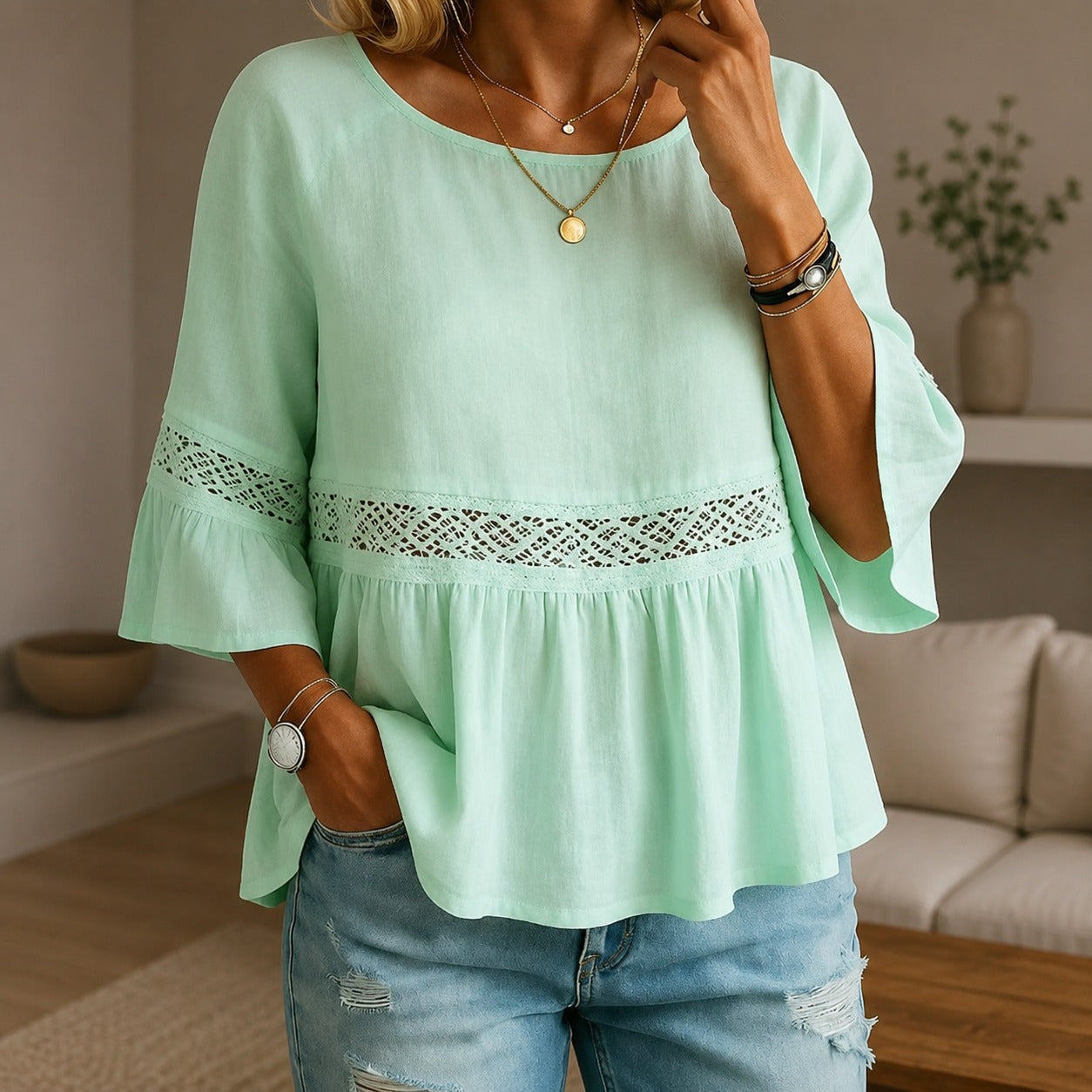 Blusinha Aitana™ em Linho de Algodao com Rendas delicadas e Mangas Evasê