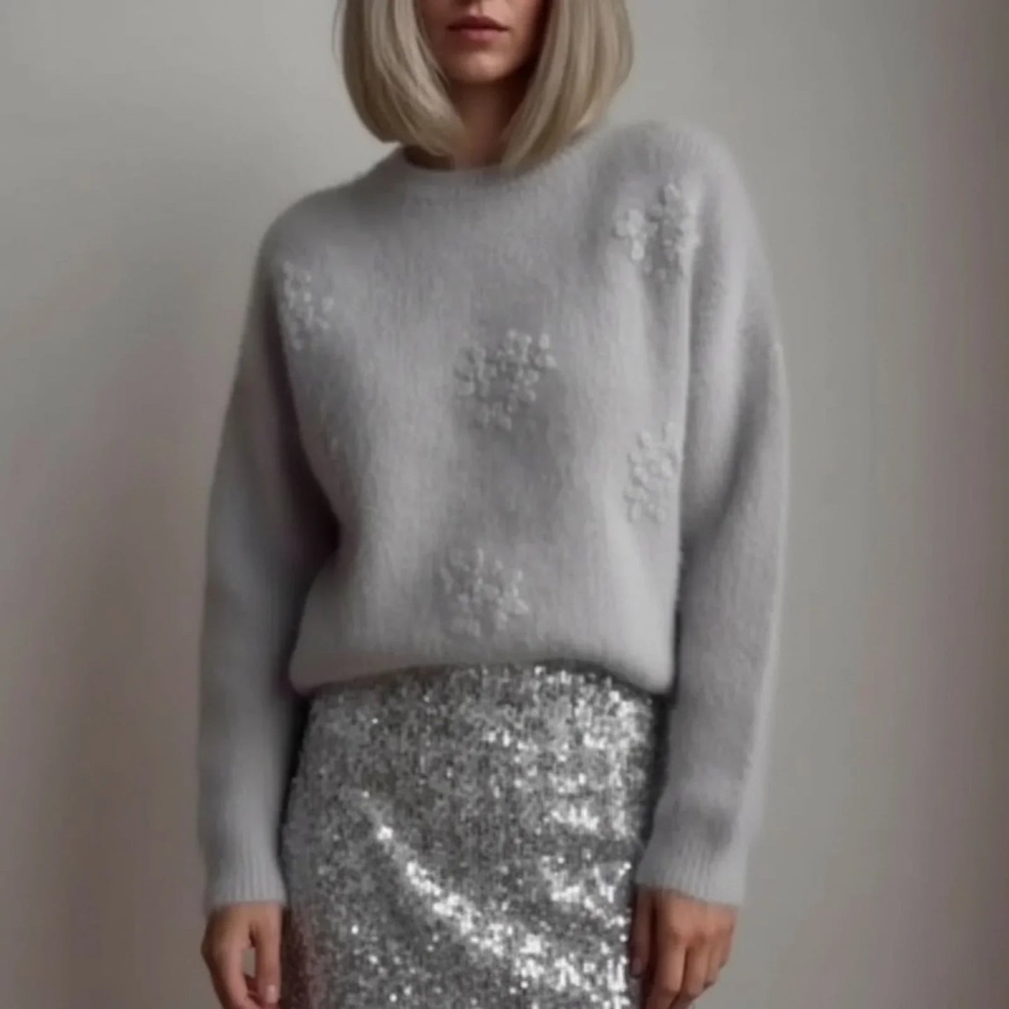 Suéter Toronto™ em Tricot Macio com Aplicações Florais / Elegância Silenciosa para Dias Frios com Charme!