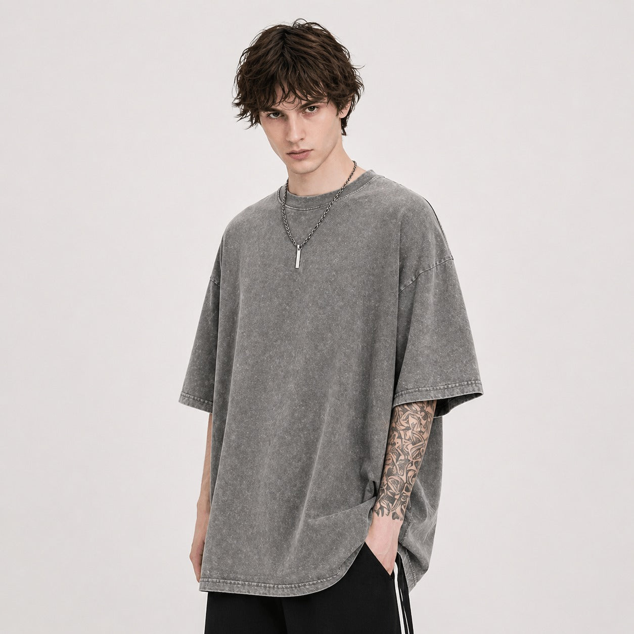 Camiseta Riven™ com Caimento Oversized e Estilo Atemporal