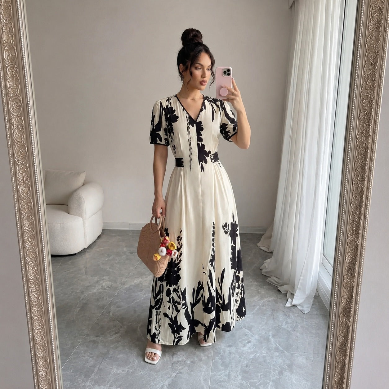 Vestido Maristelle™ com Estampa Floral Contrastante e Decote V