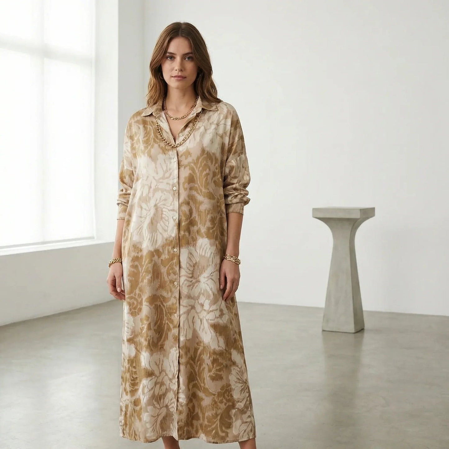 Vestido Blossom™ com Gola Polo e Estampa Floral Discreta / Redefina o Conforto com Estilo Atemporal e Elegância Impecável!