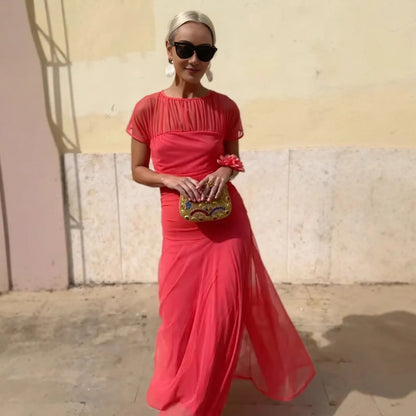 Vestido Longo Atenas™ com Mangas Curtas Translúcidas e Saia em Camadas