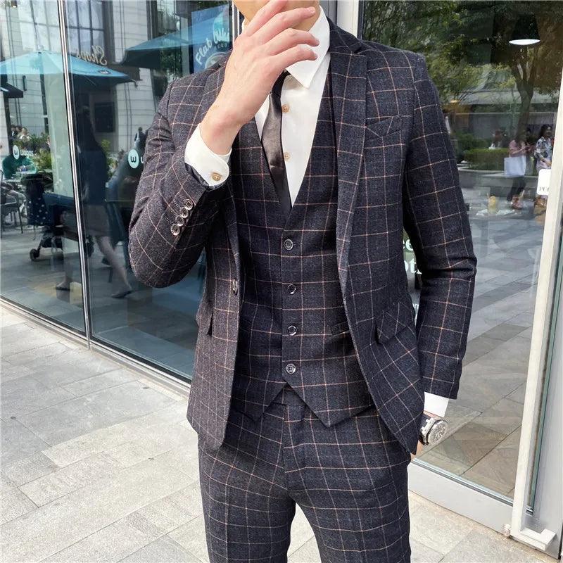ElegantGrid™ Terno de Três Peças - A Precisão do Estilo em Xadrez.