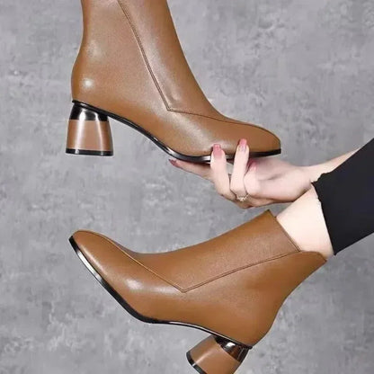 Botas Caroline™ em Couro Sustentável - A Mistura Perfeita Entre o Estilo Country e Urbano!