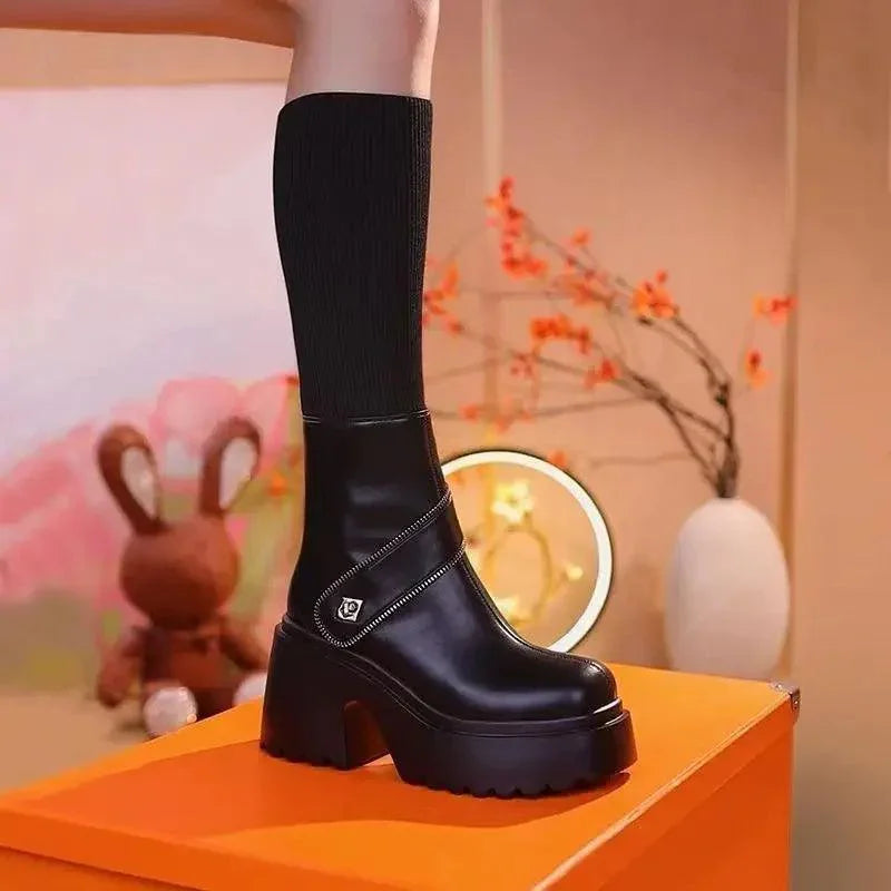 Bota Margareth™ com Cano Ajustável e Plataforma de 5cm - Elegância e Versatilidade em um Único Design!