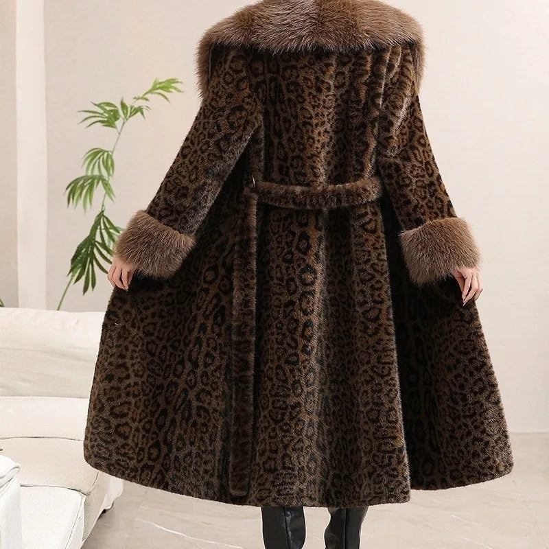 Casaco Bellarose™ com Estampa Animal Print e Gola Felpuda