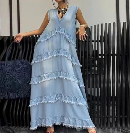 Vestido Jeans Helena™ com Camadas Desfiadas e Caimento Impecável / O Poder da Elegância e Conforto em Uma Peça Atemporal!