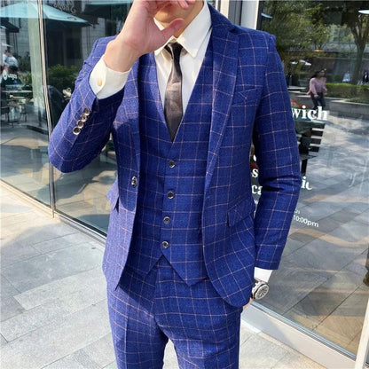 ElegantGrid™ Terno de Três Peças - A Precisão do Estilo em Xadrez.