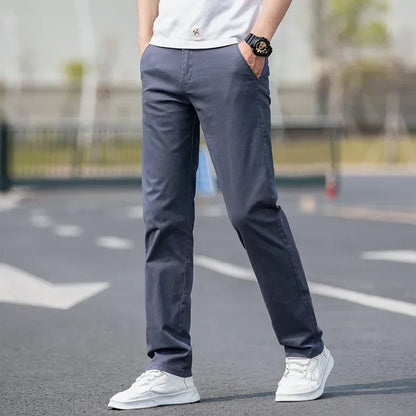 Calça em Sarja Leonardo™ com Tecido Premium e Corte Reto / Minimalismo Refinado e Conforto de Alta Classe!