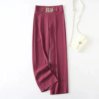 Calça Majesté™ com Fivela de Luxo e Caimento Perfeito / Exiba Sofisticação e Conforto em Cada Passo!
