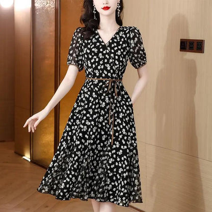 Vestido Parisienne™ com Estampa Floral Fina / O Toque de Charme e Delicadeza para Qualquer Ocasião!