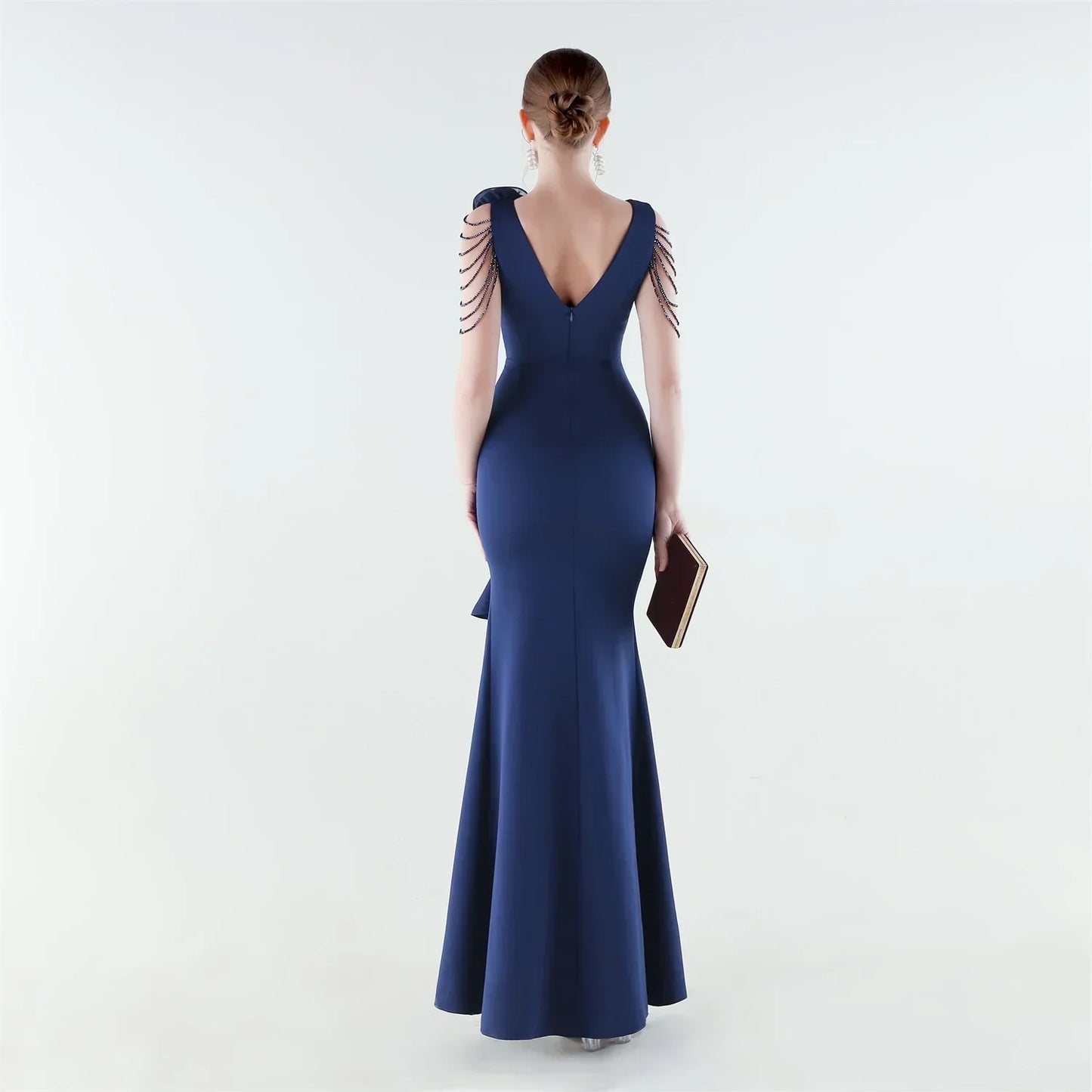 Vestido Aurielle™ com Ombro Decorado e Acabamento Premium