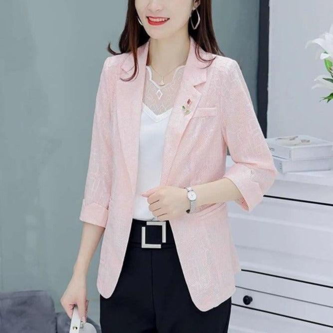 Blazer Casual Azaleia™️ Super Leve com Design Floral em Renda e Broche Exclusivo!