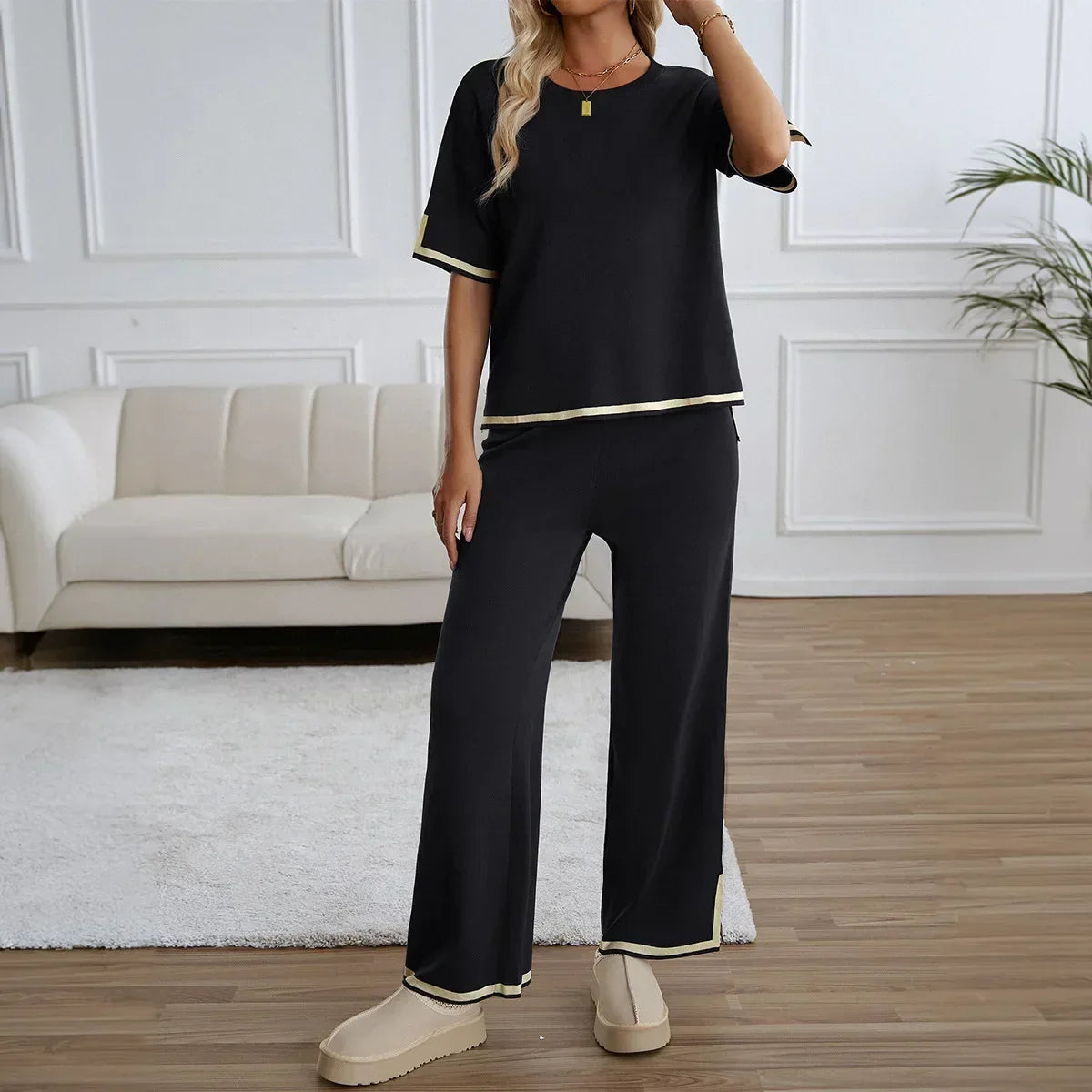 Conjunto Classy™ em Malha Premium com Detalhes Contrastantes / Para Quem Valoriza o Conforto com Toque Refinado!