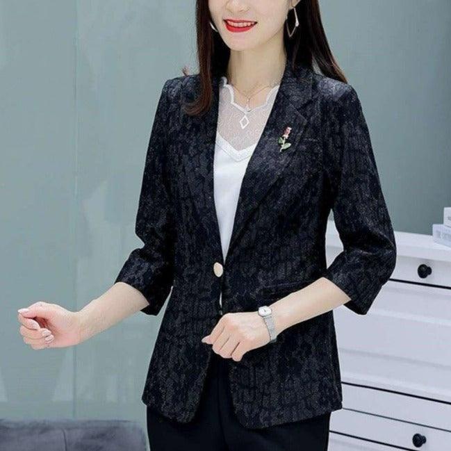 Blazer Casual Azaleia™️ Super Leve com Design Floral em Renda e Broche Exclusivo!