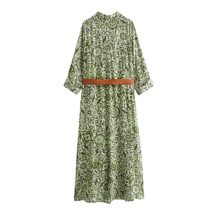 Vestido Capri Mediterrâneo™ com Estampa Exclusiva e Cinto Marrom / Um Charme Europeu com Toque Brasileiro!