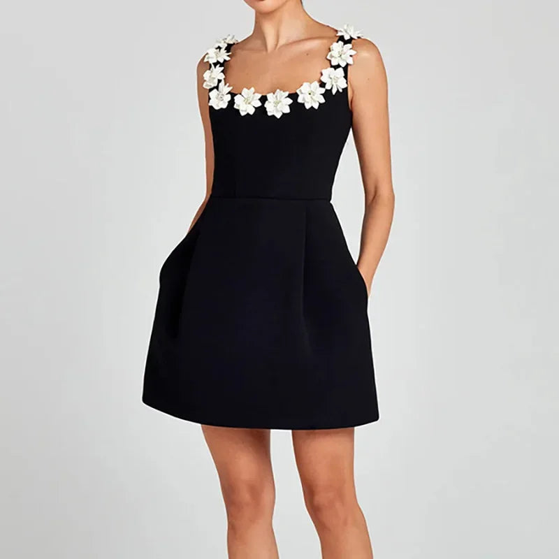 Vestido Bellaflora™ com Aplicações Florais no Decote e Modelagem Elegante