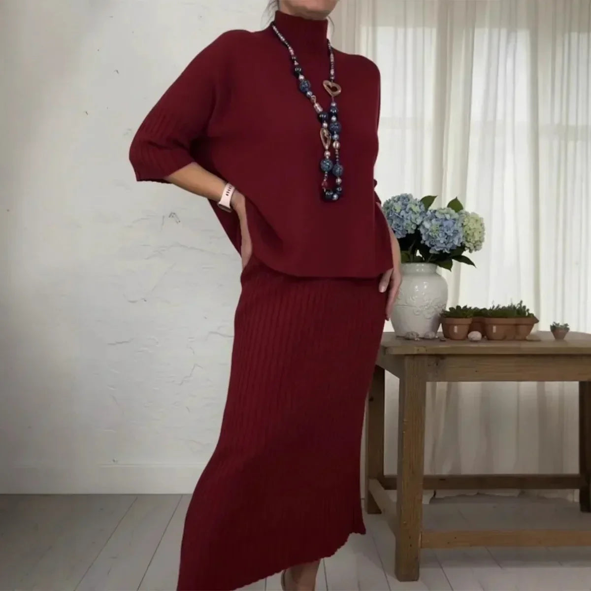 Conjunto Marselha™  com Blusa Gola Alta e Saia Midi Canelada