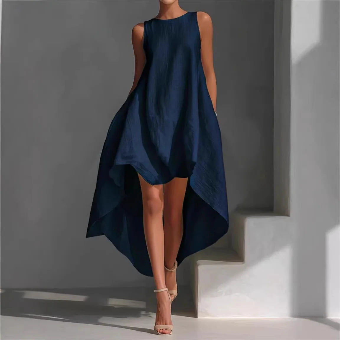 Vestido Solennie™ Com Barra Alongada e Design Minimalista