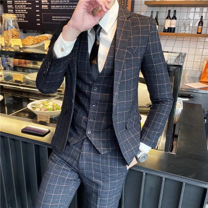 ElegantGrid™ Terno de Três Peças - A Precisão do Estilo em Xadrez.