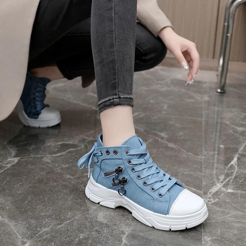 Tênis Camilla™ Estilo Botinha com Plataforma e Solado Tratorado / Moda Jeans e Conforto para seu Dia a Dia!