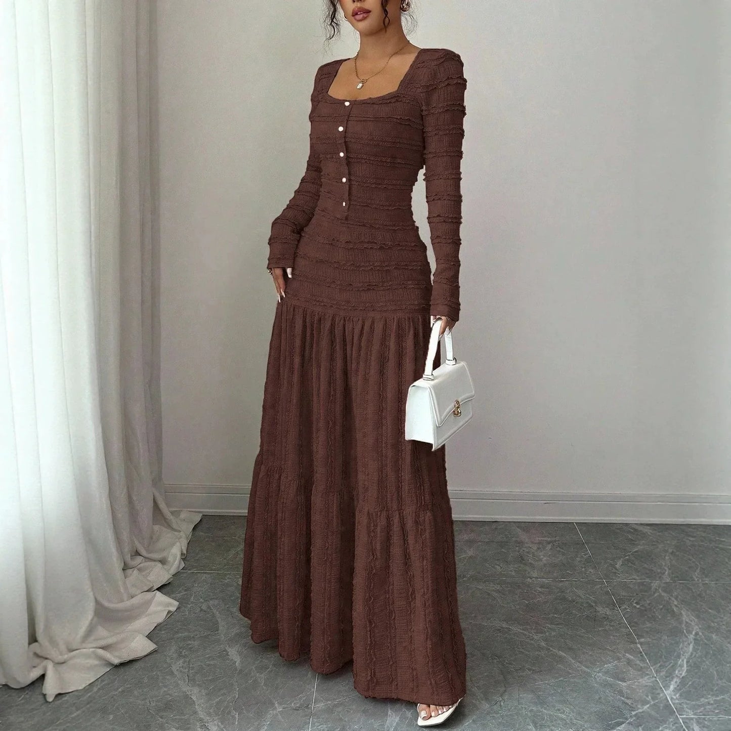 Vestido Longo Úrsula™ em Malha Plissada com Abotoamento Frontal