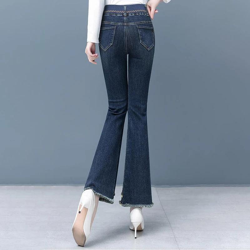 Calça Jeans Folks™ Moda Country / Com Cintura Elástica e Acabamento Charmoso!