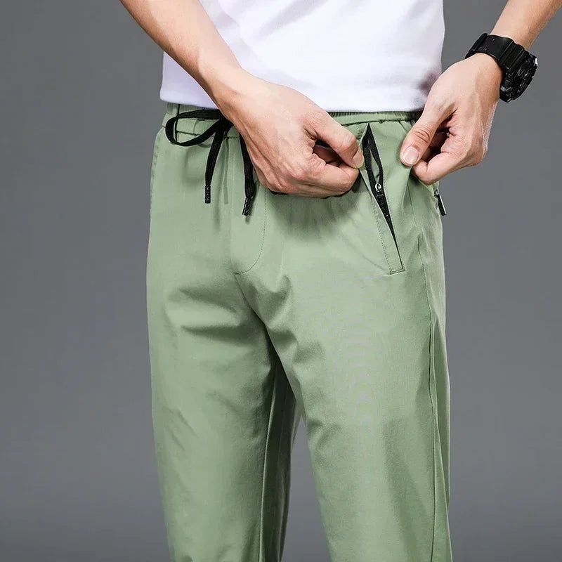 [COMPRE 1 E LEVE 3] Calça Zenith™ em Seda Gelo com Efeito Resfriador / A Calça que Une Tecnologia, Estilo e Máximo Conforto!