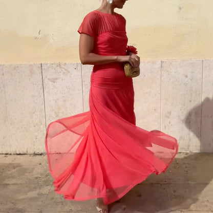 Vestido Longo Atenas™ com Mangas Curtas Translúcidas e Saia em Camadas