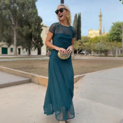 Vestido Longo Atenas™ com Mangas Curtas Translúcidas e Saia em Camadas