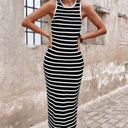 Vestido Sorella™ com Listras Atemporais e Fenda Lateral