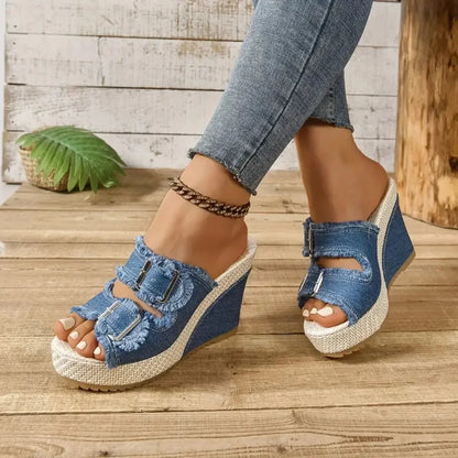 Tamanco Zafira™ com Fivelas Duplas e Design em Jeans