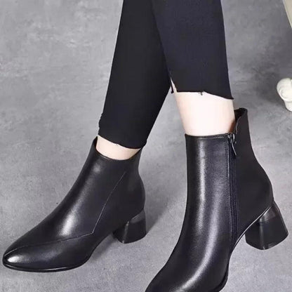 Botas Caroline™ em Couro Sustentável - A Mistura Perfeita Entre o Estilo Country e Urbano!