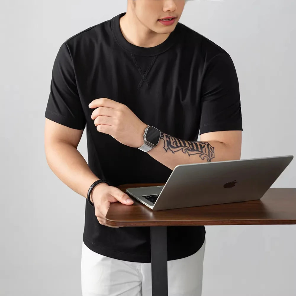 Camiseta Louis™ em Algodão Premium com Elastano e Gola Redonda Canelada