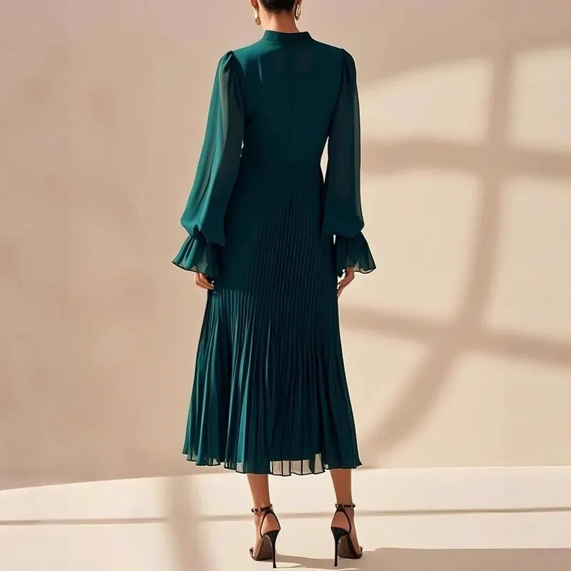 Vestido Lioren™ com Plissado Sofisticado e Babados Assimétricos