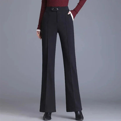 Calça Valença™ em Alfaiataria Premium com Caimento Flare / O Clássico que Valoriza com Sofisticação!
