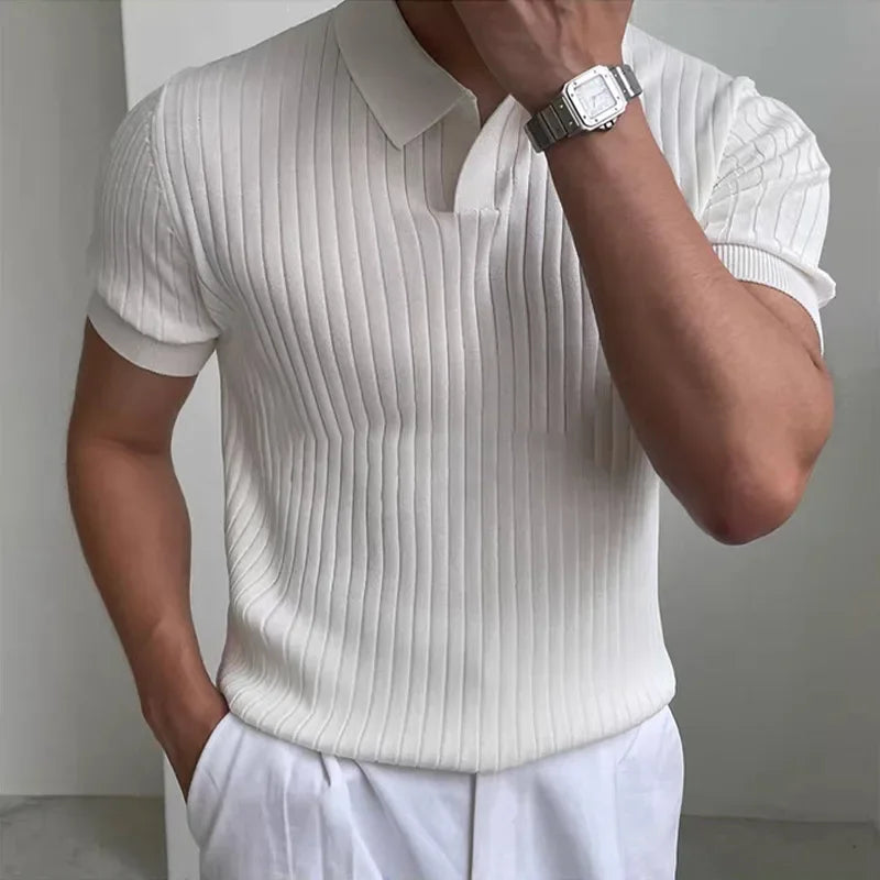 [COMPRE 1, LEVE 2] Polo Ventura™ em Malha Italiana Leve com Gola Minimalista/ Confortável, Sofisticada e Impossível de Ignorar!