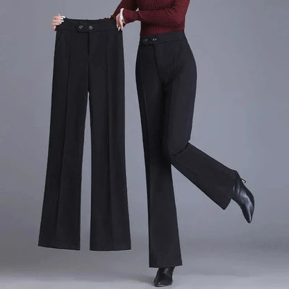 Calça Valença™ em Alfaiataria Premium com Caimento Flare / O Clássico que Valoriza com Sofisticação!