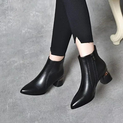 Botas Caroline™ em Couro Sustentável - A Mistura Perfeita Entre o Estilo Country e Urbano!
