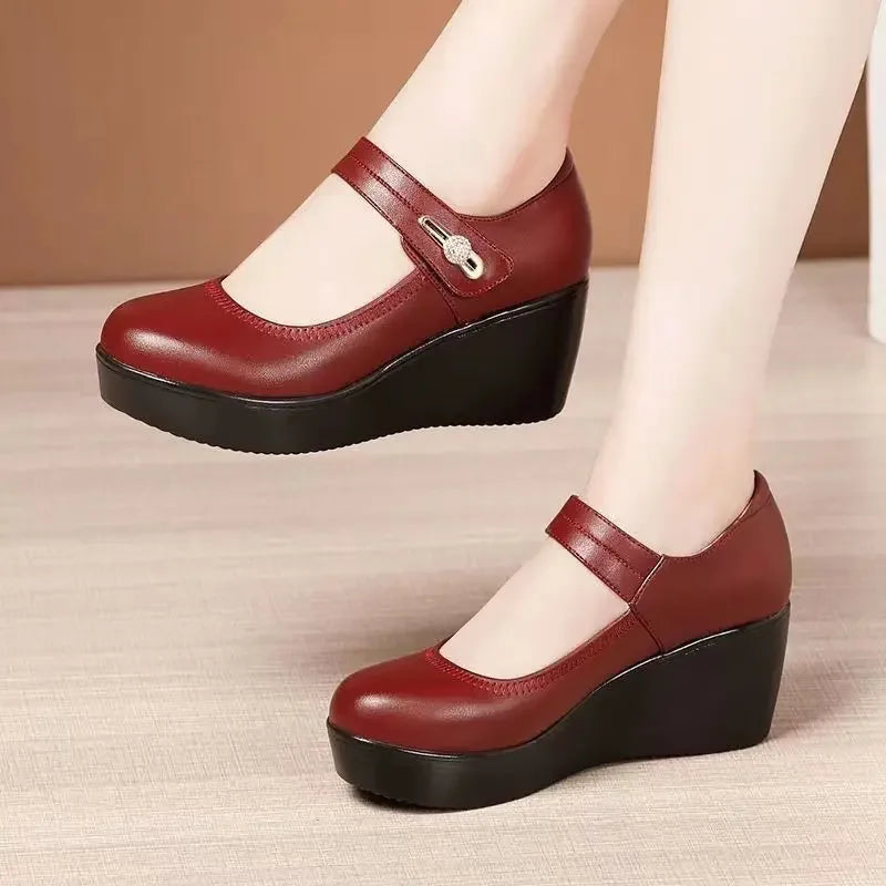 Sapato Mary™ com Salto Plataforma e Fechamento Ajustável