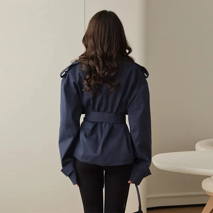 Casaco Bellecourt™ Estilo Trench Curto Com Modelagem Acinturada