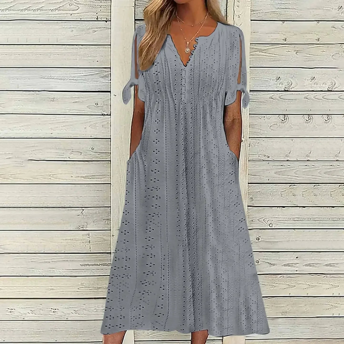 Vestido Mirielle™ com Bordado Artesanal Delicado e Mangas Laço / O Look Perfeito para Dias de Sol e Leveza!