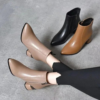 Botas Caroline™ em Couro Sustentável - A Mistura Perfeita Entre o Estilo Country e Urbano!