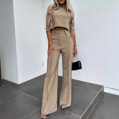 Conjunto Nina™ em Viscose Leve com Cropped Gola Alta e Calça