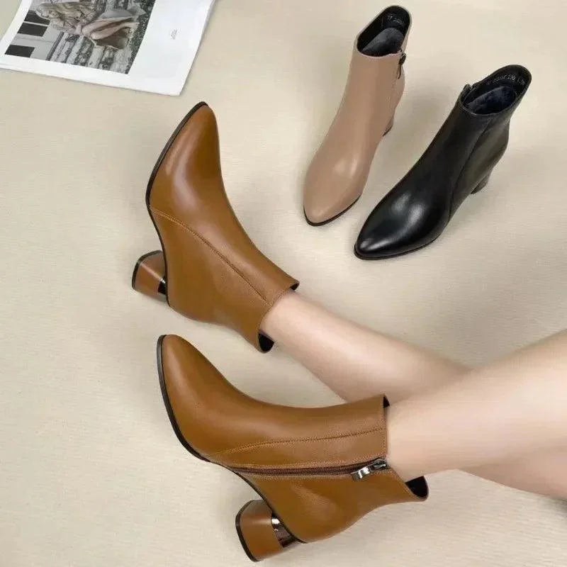 Botas Caroline™ em Couro Sustentável - A Mistura Perfeita Entre o Estilo Country e Urbano!