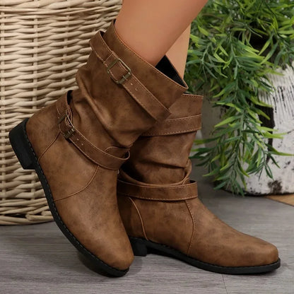Bota Flora Montana™ com Cano Médio em Camurça / Um Charme Casual com Pegada Artesanal e Urbana!