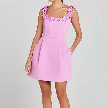 Vestido Bellaflora™ com Aplicações Florais no Decote e Modelagem Elegante